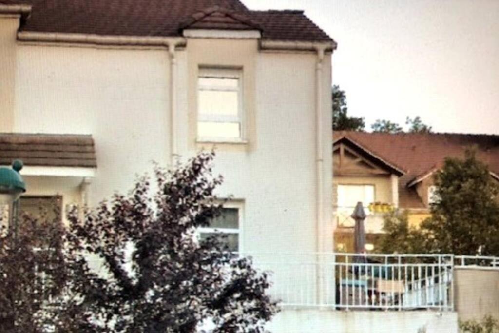 Appartamento Joli Duplex Proche Disneyland Montévrain Esterno foto